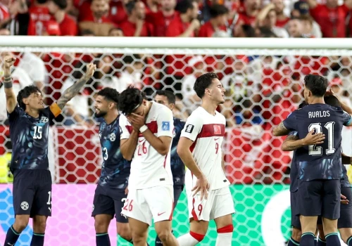 Gol w drugiej minucie meczu, czerwona kartka za zakrycie ust. Turcja żegna się z mundialem