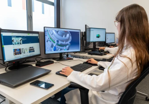 Valeo przenosi kluczowe projekty do Polski. Niemcy tracą ośrodek, a na Śląsku rusza wielka rekrutacja