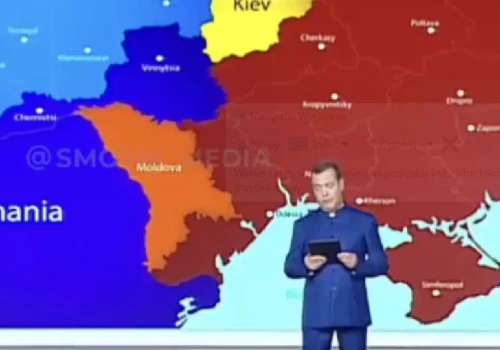 Głos z Rosji po odebraniu orderu Zełenskiemu. Padły słowa o „hitlerowskim krzyżu”