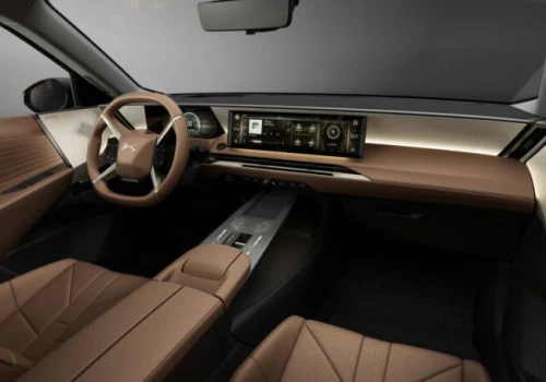 Nowy DS N°8 ma Wnętrze Roku 2026. Francuski flagowiec pokonał BMW, Mercedesa i Mazdę