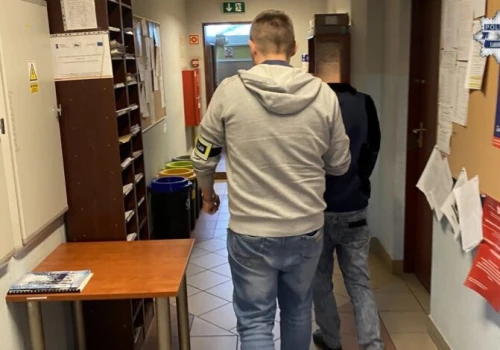Narkotyki i kradzież hulajnogi. Kryminalni z Lublińca zakończyli kolejne sprawy