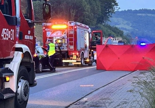 Wypadek na drodze krajowej 28 w Mszanie Dolnej. Są poszkodowani