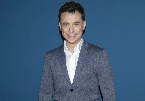 Mało kto wie, że ma nietypowe trzy imiona. Dla wielu na zawsze pozostanie Markiem Mostowiakiem