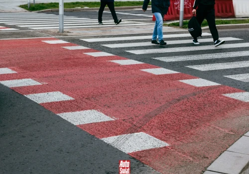 Skręcam w prawo, ale nie mogę przejechać, bo jadą rowery. Jak to jest z tym pierwszeństwem?