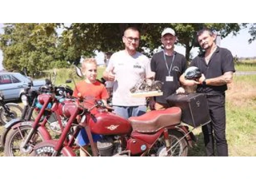 Zbrudzewo: Klasyki PRL-u podbiły Zbrudzewo! Retro Zlot w obiektywie i niezwykłe historie