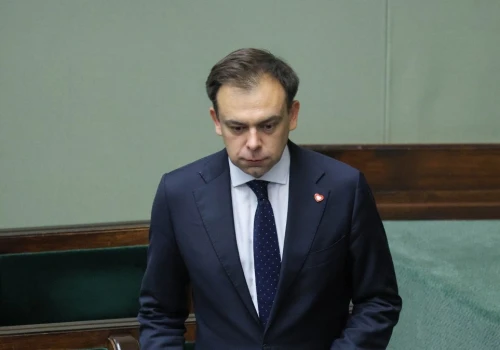 Afera w Warszawie. Minister finansów odpiera oskarżenia: Nie pozwolę