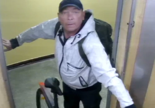 Ukradł dwa rowery z jednego bloku. Policja publikuje zdjęcia