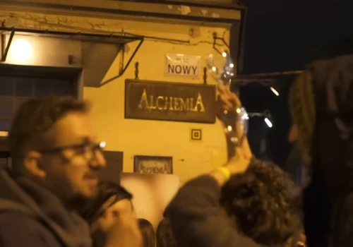 Zbolałe kolano jurora. Kogo stać na kulturę, a kto stoi pod drzwiami