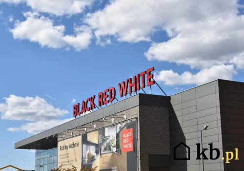 Black Red White przecenił tę szafę o 1600 zł. To więcej niż połowa wyjściowej ceny!