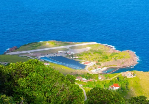 Nie Madera i nie Sint Maarten. Ta wyspa gwarantuje niezapomniane lądowanie