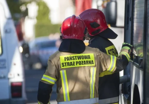 Pożar fabryki aerozoli. Z ogniem walczy 47 zastępów strażaków