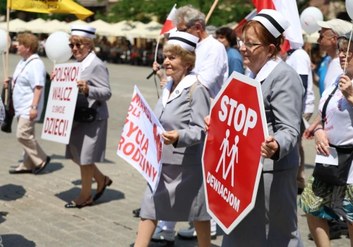 Przez Kraków przeszedł Marsz dla Życia i Rodziny. „Polska wymiera. W dzieciach nadzieja”