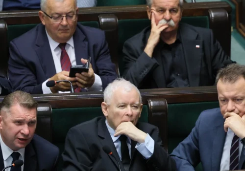 Media ujawniły wytyczne dla polityków PiS-u. Na celowniku afera wokół KO