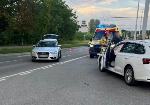 Zderzenie Audi ze Skodą w Lublinie. Na miejscu są służby ratunkowe