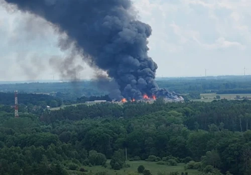 Pożar fabryki aerozoli na Pomorzu. Ewakuowano mieszkańców