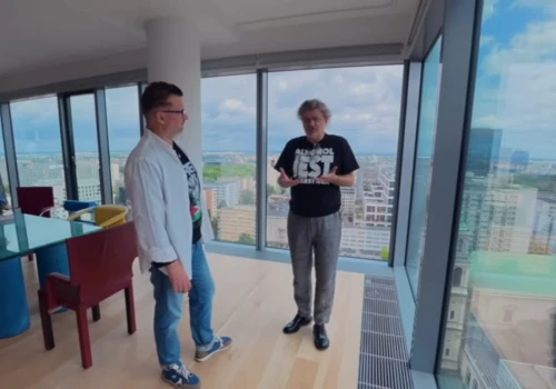 W nowym apartamencie Palikot zapowiada start czegoś większego niż Kanał Zero