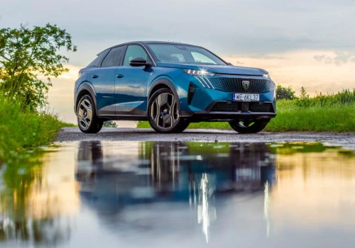 Test: Nowy Peugeot 3008 GT Exclusive PHEV. Statek kosmiczny, który byłby ideałem z Full Hybrid