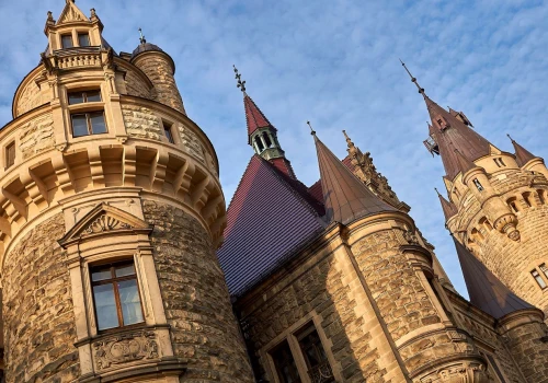 Ma 99 wież i przyciąga tłumy. Tajemnica tego zamku do dziś nie została wyjaśniona