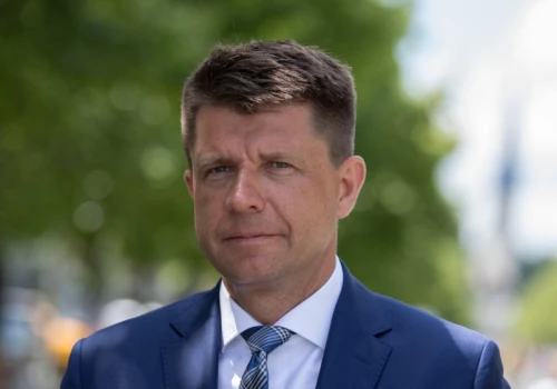 Petru zachwycony sondażem. Jego Konfederacja lepsza od tej Mentzena i Bosaka