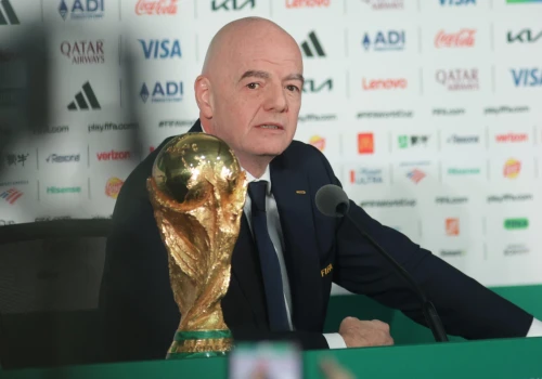 Nikt na mundialu nie podróżuje tyle, co hipokryta Infantino