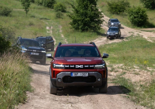 Nowa Dacia Bigster i Duster 150 Hybrid 4×4 LPG przetestowane w terenie przez czeskich dziennikarzy