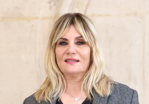 Od lat jest muzą Romana Polańskiego. Stoi murem za znanym mężem