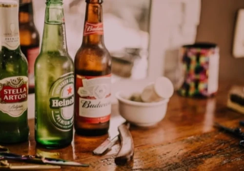 Coraz wcześniejszy kontakt młodych Polaków z alkoholem. Raport wskazuje na rolę reklamy piwa