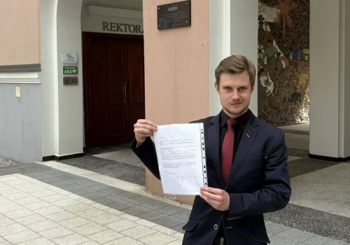 Lokalny działacz Konfederacji chce usunięcia flagi Ukrainy z budynku UWM