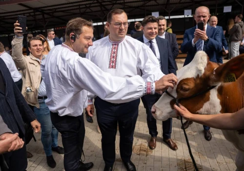 Bruksela obiecuje obfitą pomoc nawozową. Czy warunkiem będzie wpuszczenie zboża z Ukrainy?