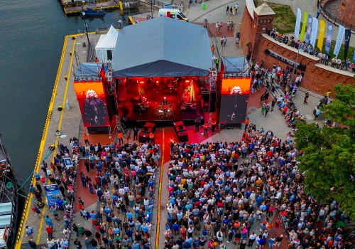 Bałtyk, silent disco i scena pełna artystów - ten festiwal chce zmienić sposób, w jaki przeżywamy kulturę