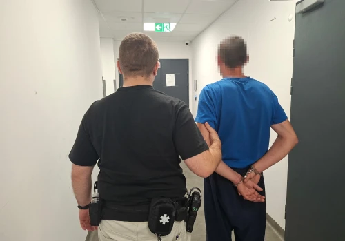 Niechlubny „rekordzista” zatrzymany przez otwocką drogówkę, miał 6 dożywotnich zakazów i ponad 1,5 promila – mężczyzna trafił do aresztu