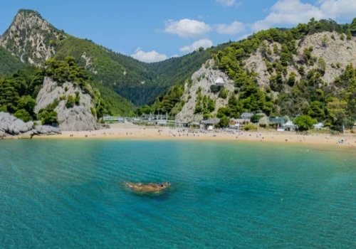 Wakacyjny raj Polaków zamyka setki plaż. Turyści muszą liczyć się z nowymi zasadami