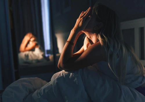 O 2 w nocy twój mózg urządza seans największych życiowych wpadek. Psycholog wyjaśnia dlaczego