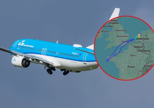 Boeing zawrócił nad Atlantykiem. Piloci nadali kod alarmowy