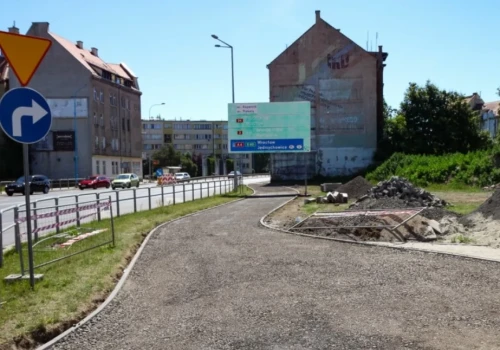 Trwa asfaltowanie nowej drogi rowerowej wzdłuż ul. Żołnierzy II AWP
