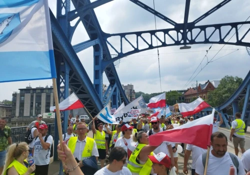 Przedsiębiorcy z całej Polski protestowali w Krakowie. Chodzi o zmiany w systemie SENT (Galeria)