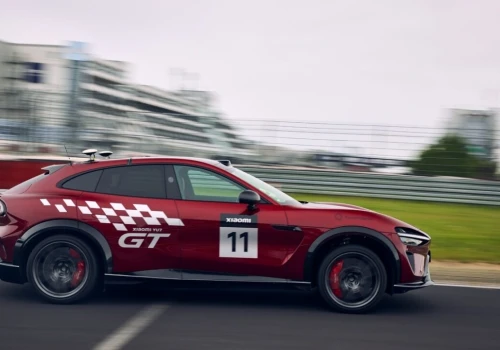 Xiaomi YU7 GT bez kierowcy (!) pokonało Nürburgring w 10:29,4 min . O 3 minuty gorzej niż profesjonalista. Na razie