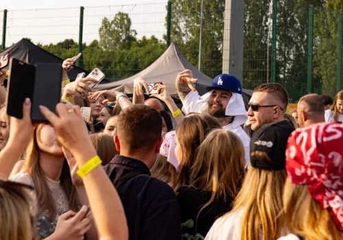 Bambi, kawior i autografy o świcie – relacja Tomasza Markiewicza z drugiego dnia Before Festival (zdjęcia, film)