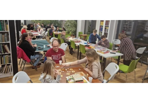 Ponad 100 gier do wyboru. Planszówkowy wieczór w dąbrowskiej bibliotece