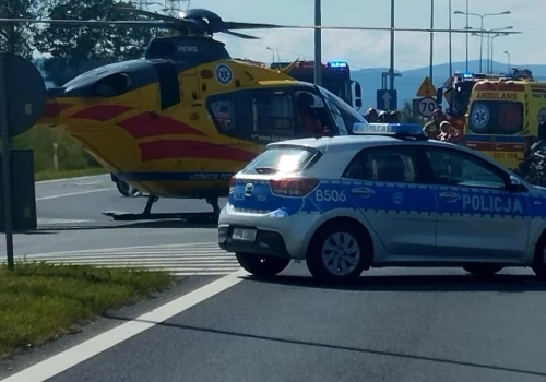ZĄBKOWICE ŚLĄSKIE. Zderzenie na DW382. Utrudnienia były także przy DK8