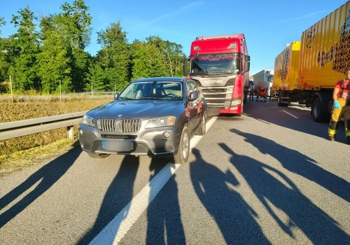 Śmiertelny wypadek na S3 pod Zieloną Górą. Nie żyje pasażer BMW, kierująca trafiła do szpitala (ZDJĘCIA)