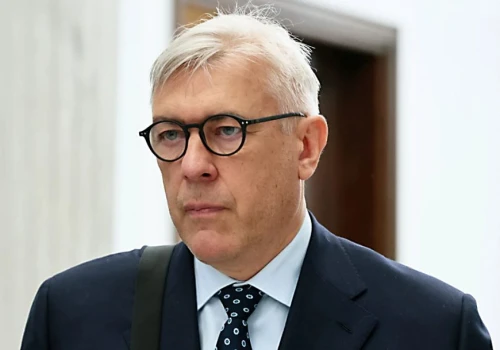 Platforma X usuwa konta internetowych botów Giertycha