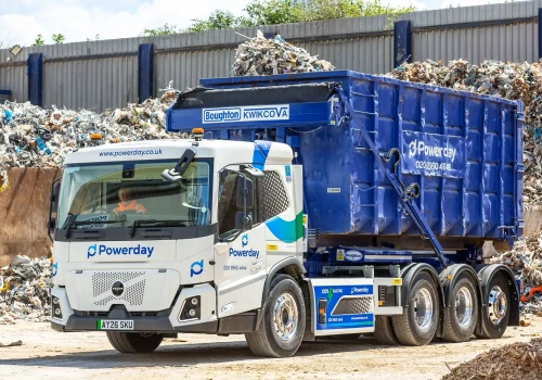 Volvo FM Low Entry jako ciężki hakowiec 8×4 – takie kabiny mogą być przyszłością