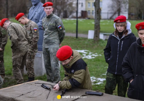 Deputowanemu do Dumy marzą się szkolenia wojskowe dla rosyjskich piątoklasistów. Mają być gotowi do 