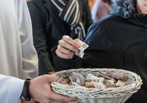 Były minister przeanalizował finanse kurii. Na zlecenie nowego arcybiskupa