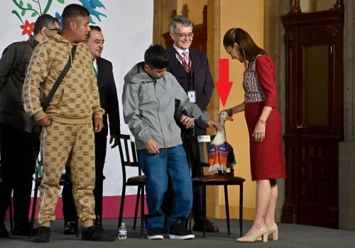Wyjątkowy gość u prezydent Meksyku. Głośno o nim na mundialu