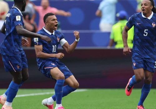 Przerwa trwała dłużej niż mecz Francuzów! Tak Mbappe odpowiedział Messiemu