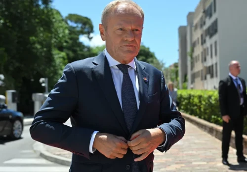 Donald Tusk a paradoks Timura Kurana. Czy milcząca większość przesądzi o losie rządu?