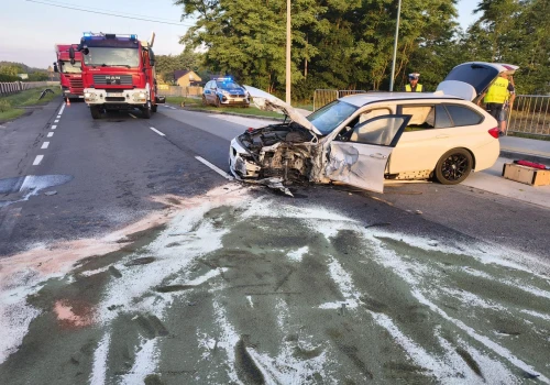 Zderzenie osobówki z tirem na dk 73. Są poszkodowani