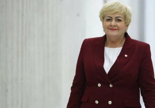 Trzy tygodnie zamiast dwóch lat. Posłanka KO ominęła kolejkę w szpitalu